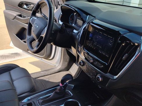 Used 2023 Chevrolet Traverse RS FWD image 43