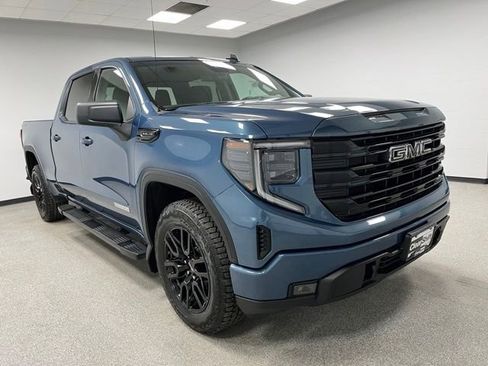 Used 2024 GMC Sierra 1500 Elevation w/ LPO, Elevation Black Package AWD/4WD image 2