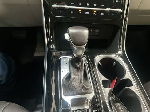 Certified 2024 Kia Carnival EX FWD image 22