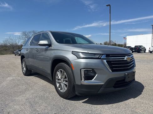 Used 2023 Chevrolet Traverse LT image 1