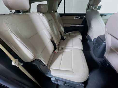 Used 2023 Ford Explorer XLT w/ Equipment Group 202A image 25