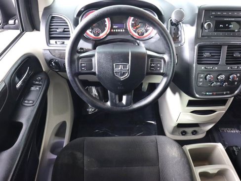 Used 2017 Dodge Grand Caravan SE FWD image 22