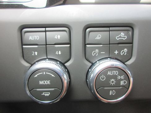 New 2026 GMC Sierra 2500 AT4 w/ AT4 Premium Plus Package AWD/4WD image 17