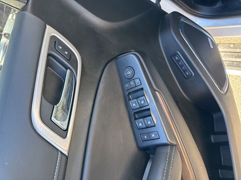 Used 2019 GMC Yukon XL Denali w/ Denali Ultimate Package image 17