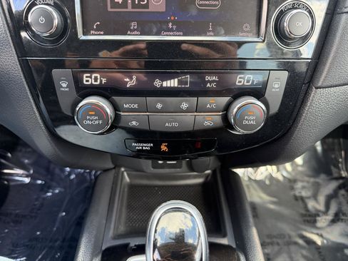 Used 2020 Nissan Rogue SV AWD/4WD image 14