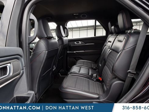 Used 2025 Ford Explorer ST-Line w/ ST-Line Street Pack AWD/4WD image 17