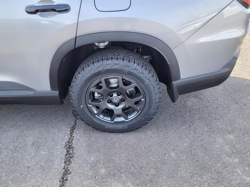 Used 2025 Honda Pilot TrailSport image 8