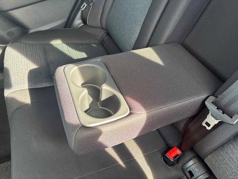 Used 2022 Nissan Rogue SV image 37