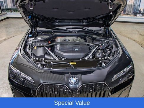 Used 2025 BMW 750e xDrive w/ Executive Package AWD/4WD image 5