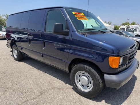 Used 2006 Ford E-150 and Econoline 150 RWD image 3
