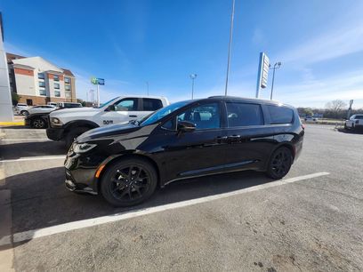 Used 2025 Chrysler Pacifica Limited