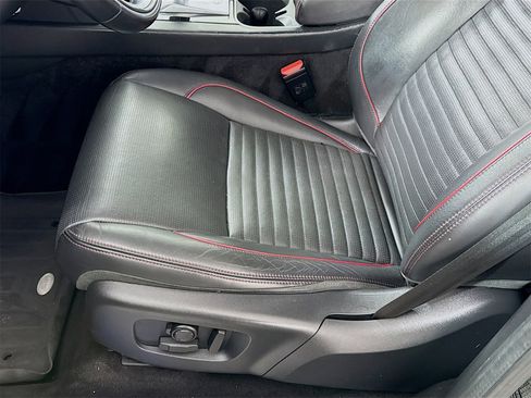 Used 2020 Land Rover Discovery Sport HSE R-Dynamic image 15