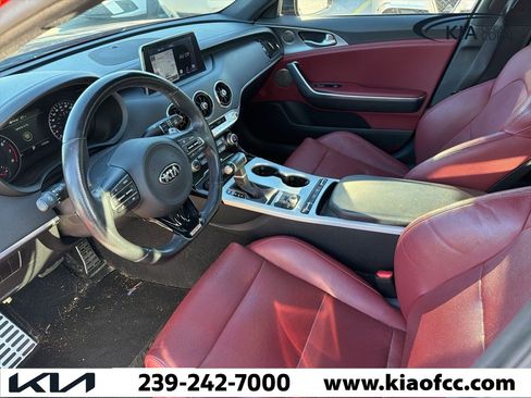 Used 2018 Kia Stinger GT1 image 3