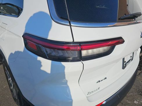 Used 2023 Jeep Grand Cherokee L Limited w/ Luxury Tech Group II image 35