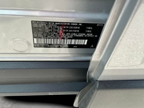 Used 2021 Toyota RAV4 XLE Premium AWD/4WD image 28