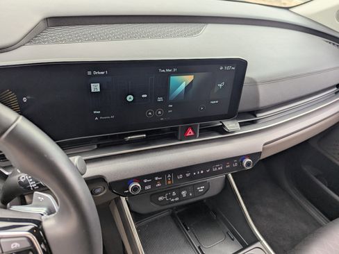 Used 2025 Kia Carnival EX image 23