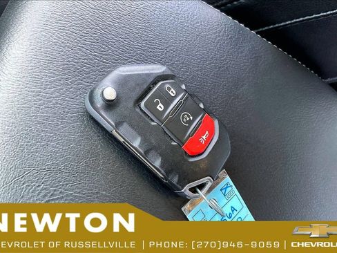 Used 2020 Jeep Gladiator Overland AWD/4WD image 11