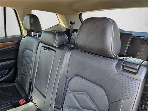 Used 2025 Volkswagen Atlas SE FWD image 18
