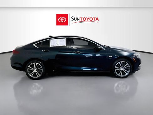 Used 2018 Buick Regal Essence w/ Driver Confidence Package #1 FWD image 2