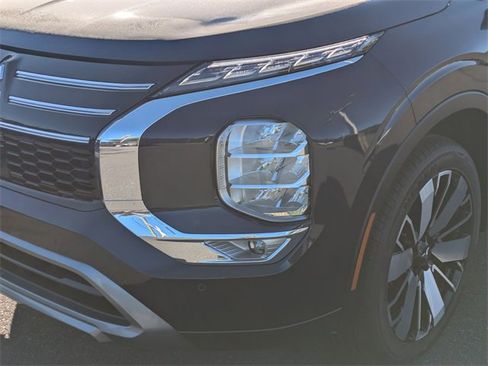 New 2025 Mitsubishi Outlander SE image 8