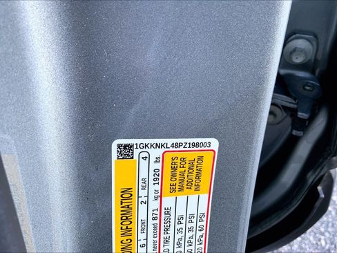 Used 2023 GMC Acadia SLE w/ Driver Convenience Package FWD image 31