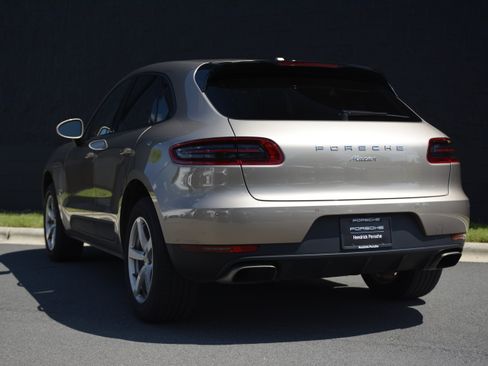 Certified 2018 Porsche Macan AWD/4WD image 46