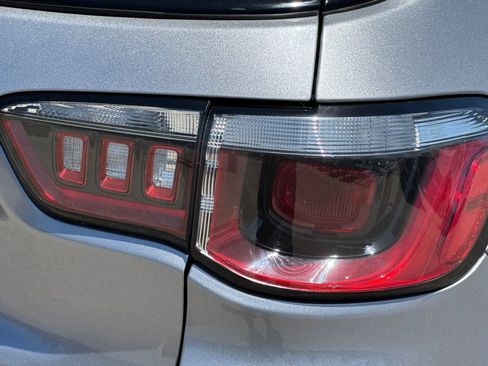 Used 2019 Jeep Compass Latitude FWD image 26