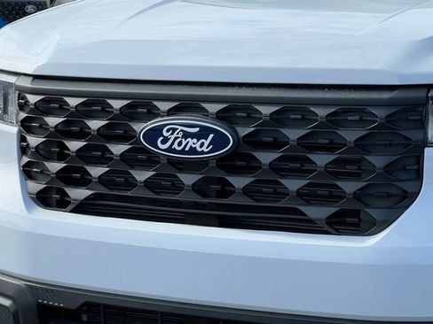 New 2025 Ford Maverick XL w/ Equipment Group 101A image 38