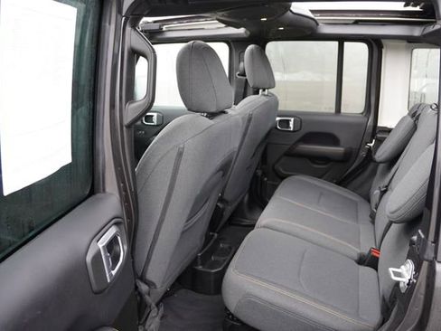 Used 2025 Jeep Wrangler Unlimited Sahara w/ Safety Group AWD/4WD image 18