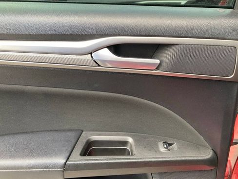 Used 2020 Ford Fusion SE FWD image 12