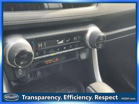 Certified 2022 Toyota RAV4 XLE w/ Carpet Mat Package (TMS) AWD/4WD image 29