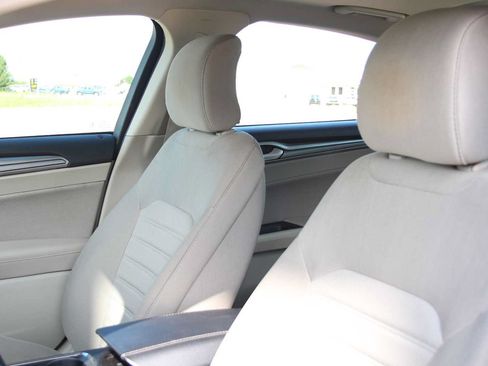 Used 2019 Ford Fusion SE FWD image 24