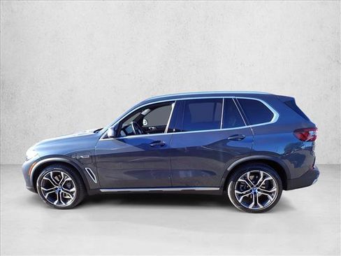 Used 2022 BMW X5 xDrive45e w/ Parking Assistance Package image 2