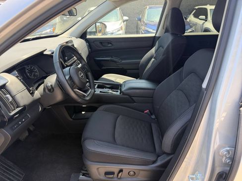 Used 2025 Nissan Pathfinder SV FWD image 24