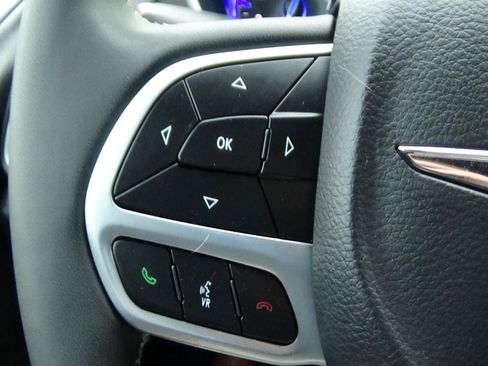 Certified 2025 Chrysler Pacifica Select FWD image 20
