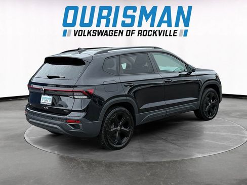 Used 2025 Volkswagen Taos SE AWD/4WD image 6