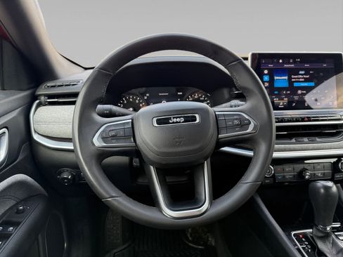 Used 2024 Jeep Compass Latitude image 12