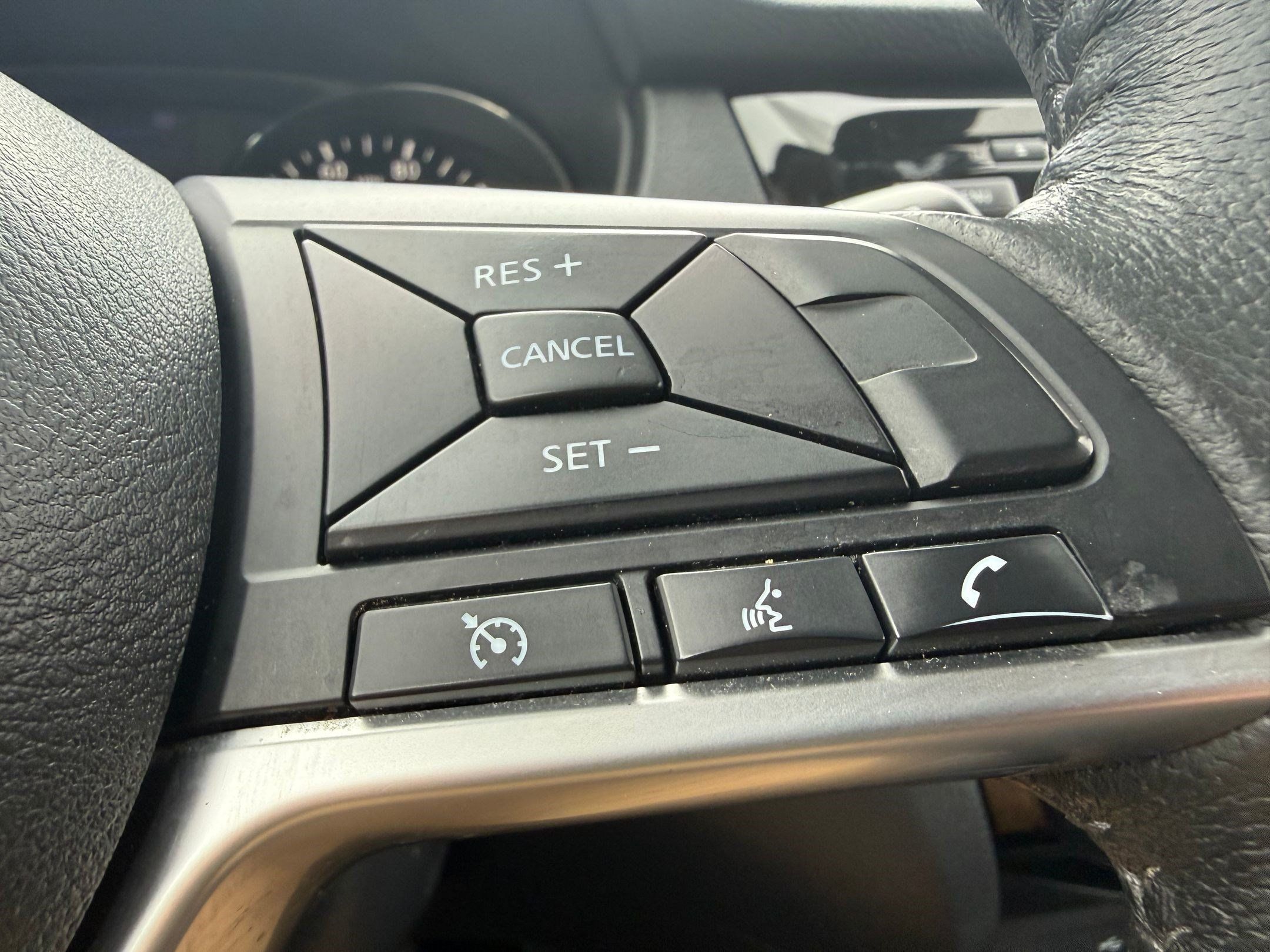 Used 2019 Nissan Rogue SV AWD/4WD image 14