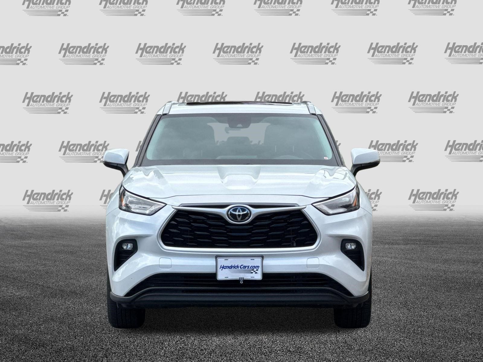 Used 2022 Toyota Highlander XLE AWD/4WD image 10