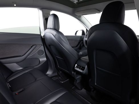 Used 2021 Tesla Model Y Long Range image 23