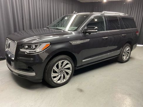 Used 2024 Lincoln Navigator Reserve AWD/4WD image 3