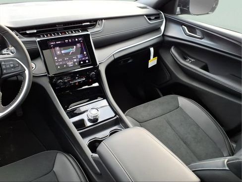 New 2025 Jeep Grand Cherokee Altitude AWD/4WD image 13