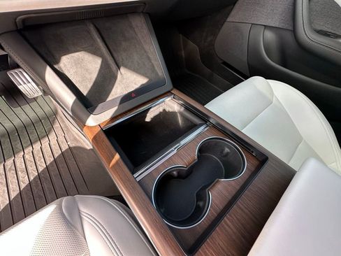 Used 2022 Tesla Model S image 23