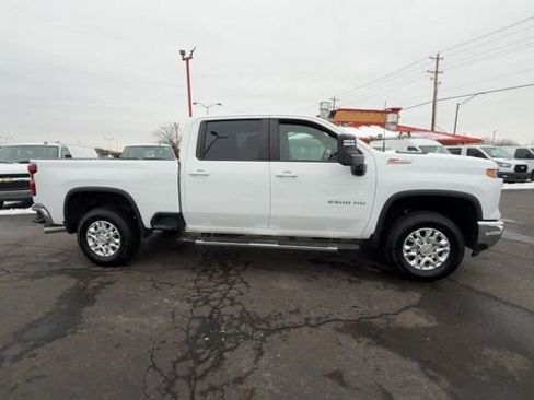 Used 2024 Chevrolet Silverado 2500 LT AWD/4WD image 9