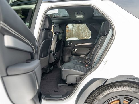 Certified 2024 Land Rover Discovery Dynamic SE image 33