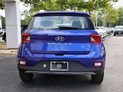 Used 2023 Hyundai Venue SEL FWD image 10