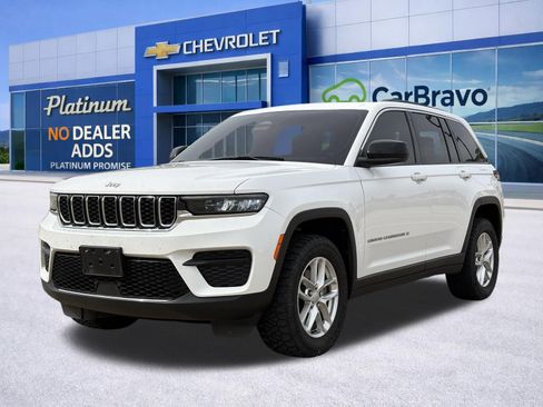 Used 2024 Jeep Grand Cherokee Laredo X w/ Trailer Tow Package image 3