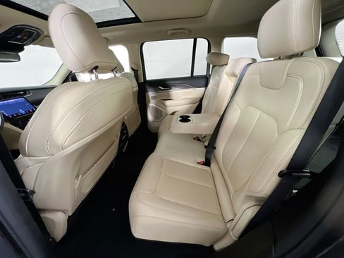 Used 2022 Jeep Grand Cherokee Limited image 26