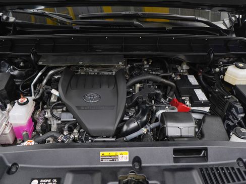 Used 2025 Toyota Highlander XSE AWD/4WD image 31