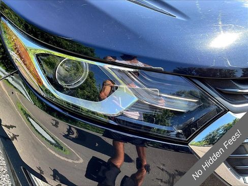 Used 2021 Chevrolet Equinox LS w/ LS Convenience Package FWD image 24